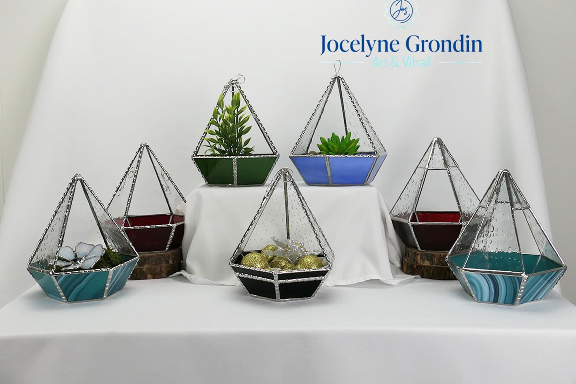 https://4955culturel.com/api/artwork/file/terrarium-jocelyne-grondin-arts-vitrailjpg.jpg